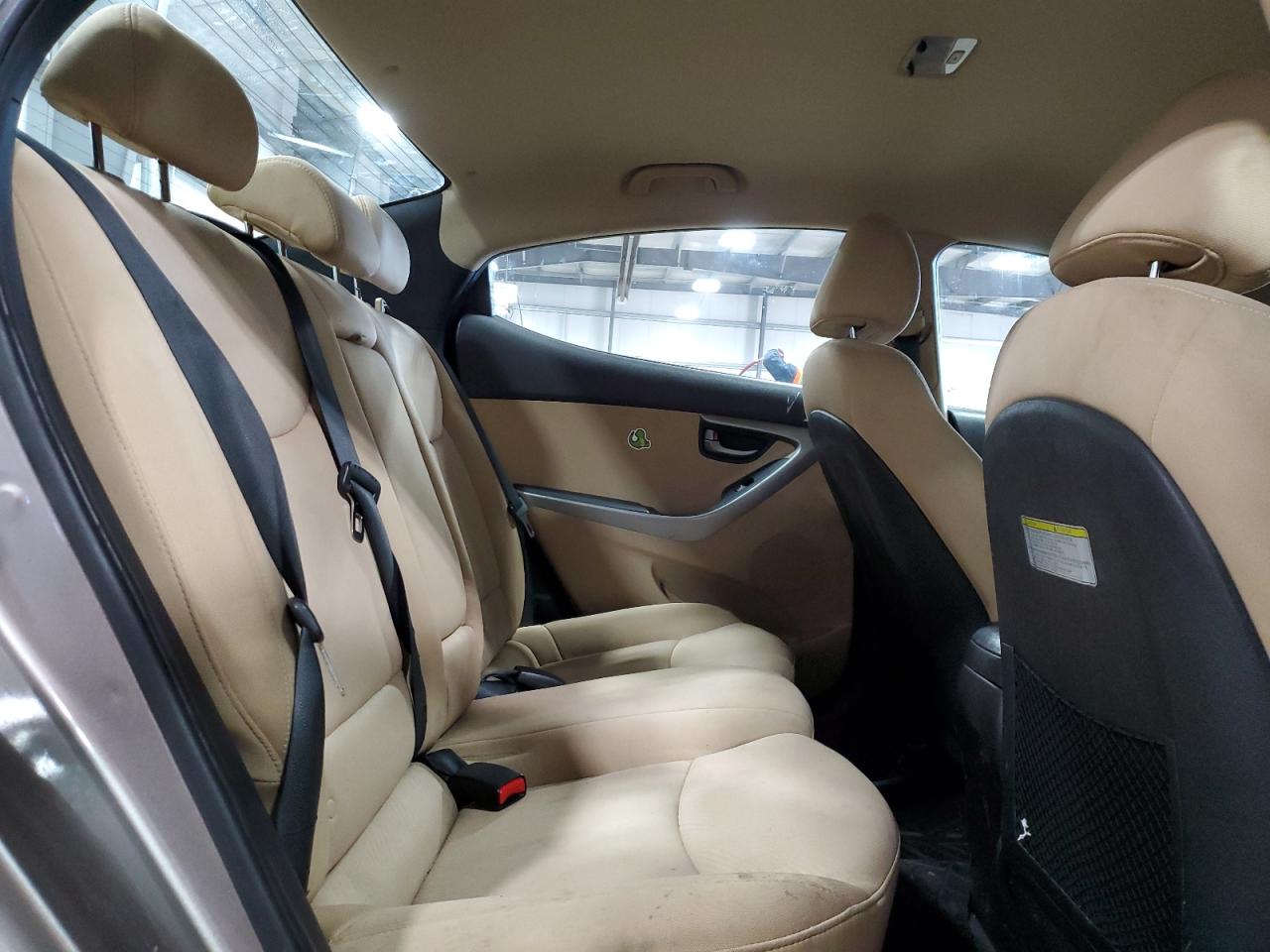 2013 Hyundai Elantra - Image 10