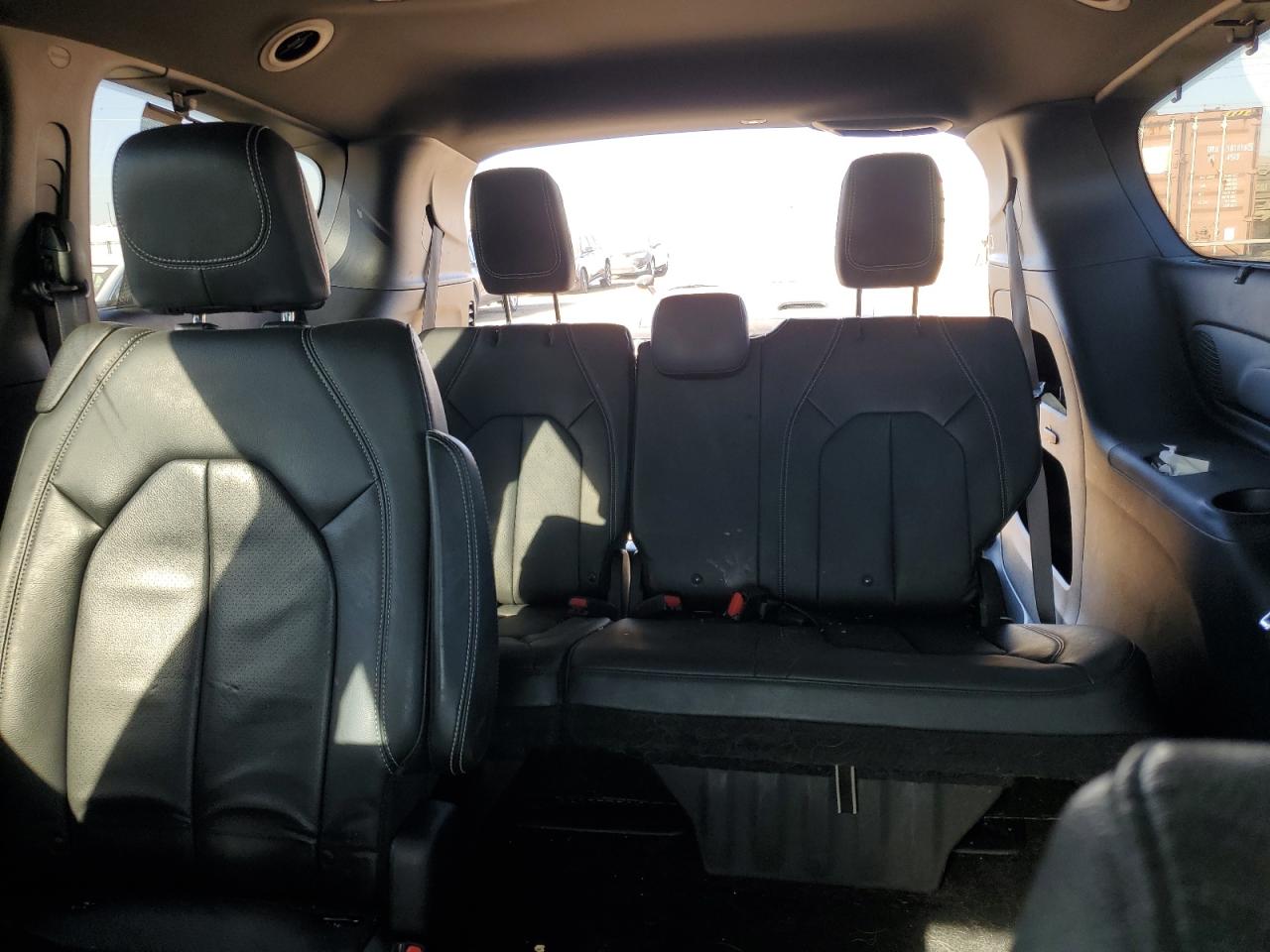 2018 Chrysler Pacifica - Image 10