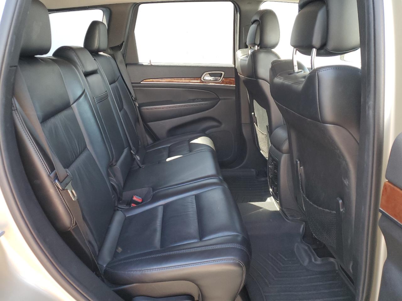 2011 Jeep Grand Cherokee - Image 11