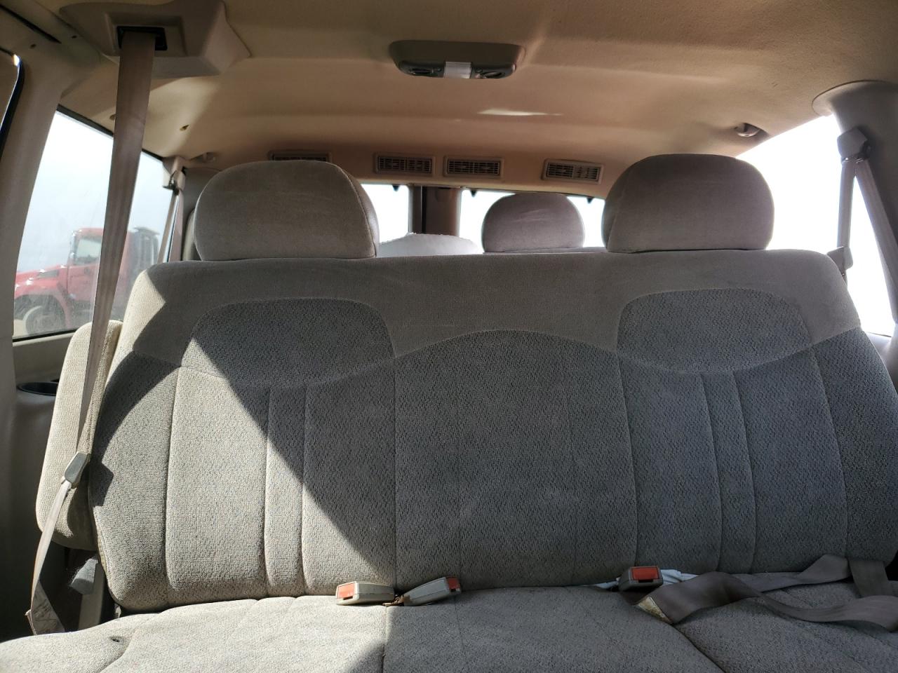 1999 GMC Safari - Image 10