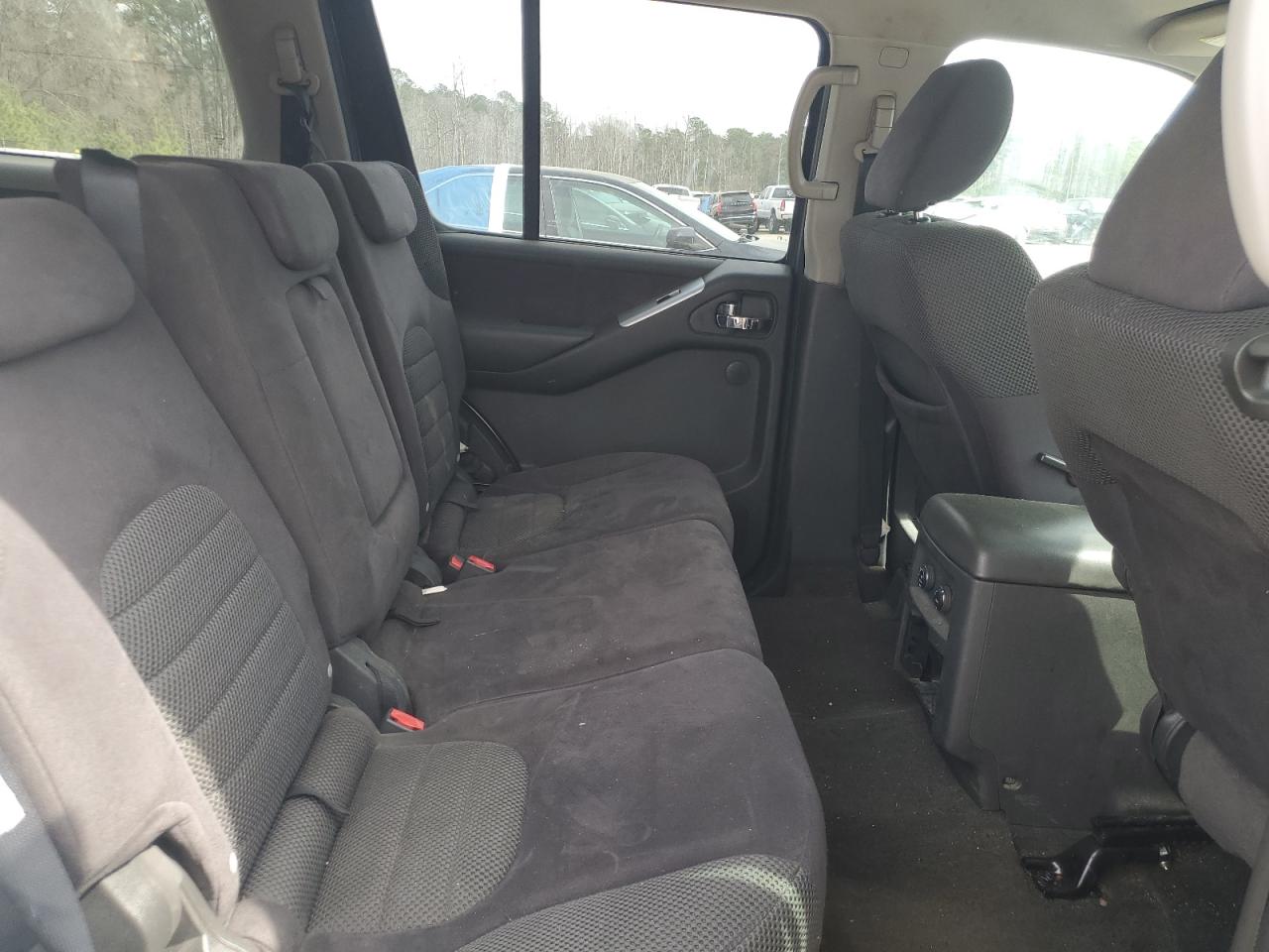 2010 Nissan Pathfinder - Image 12