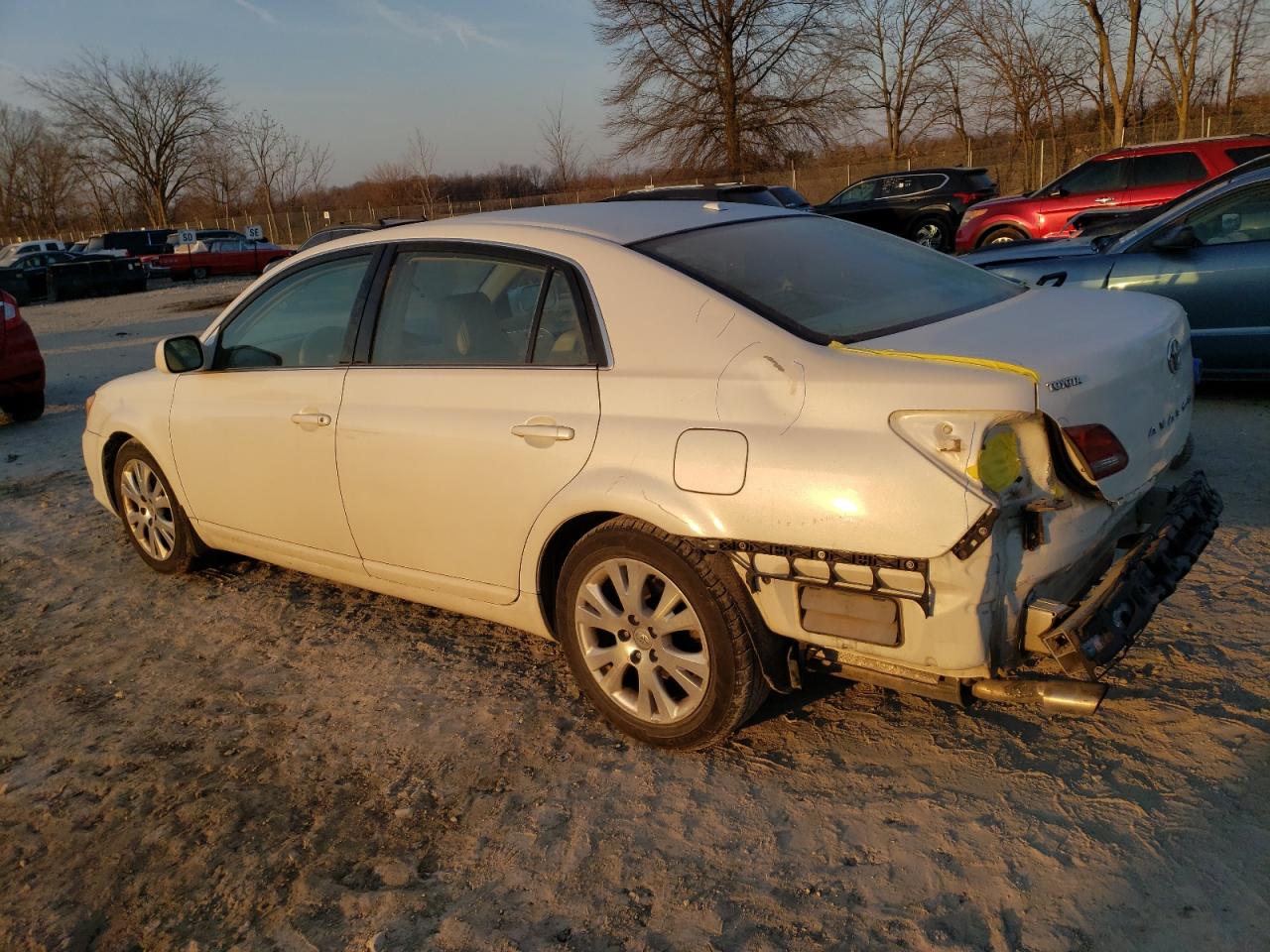2009 Toyota Avalon - Image 2