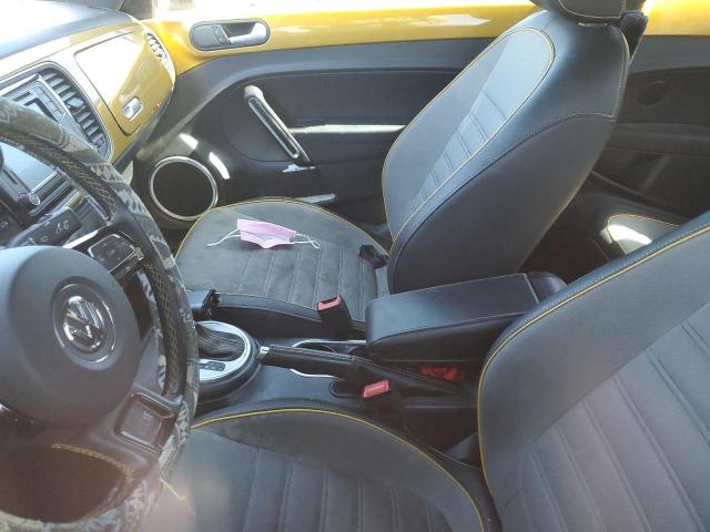  VOLKSWAGEN BEETLE 2016 Gold