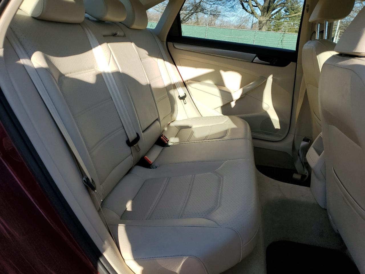 2015 Volkswagen Passat - Image 10