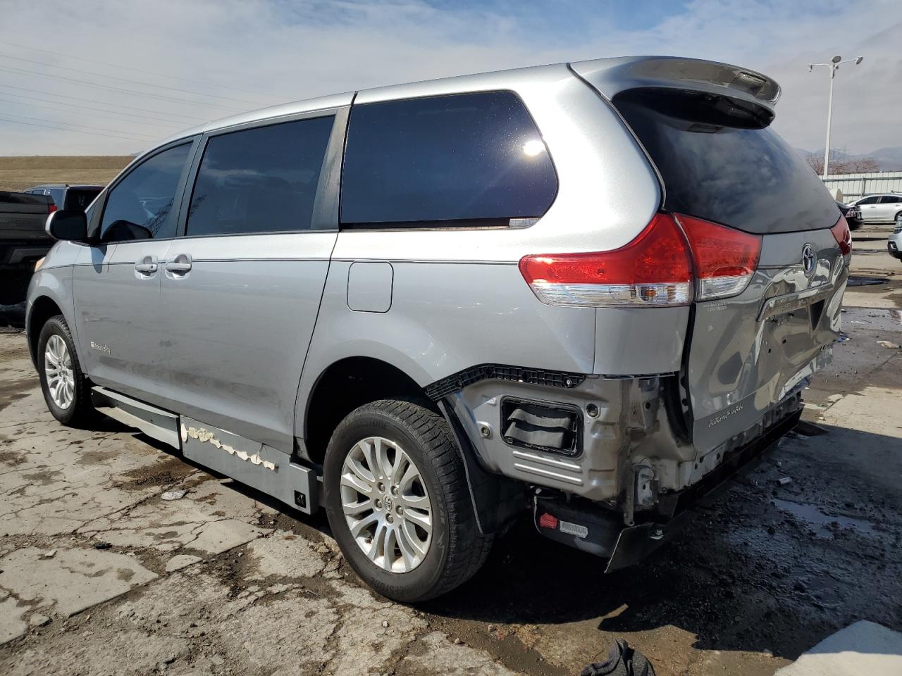 2011 Toyota Sienna - Image 2