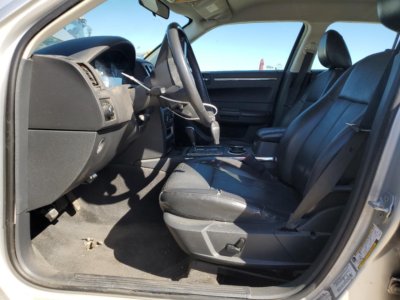2010 Chrysler 300 - Image 7