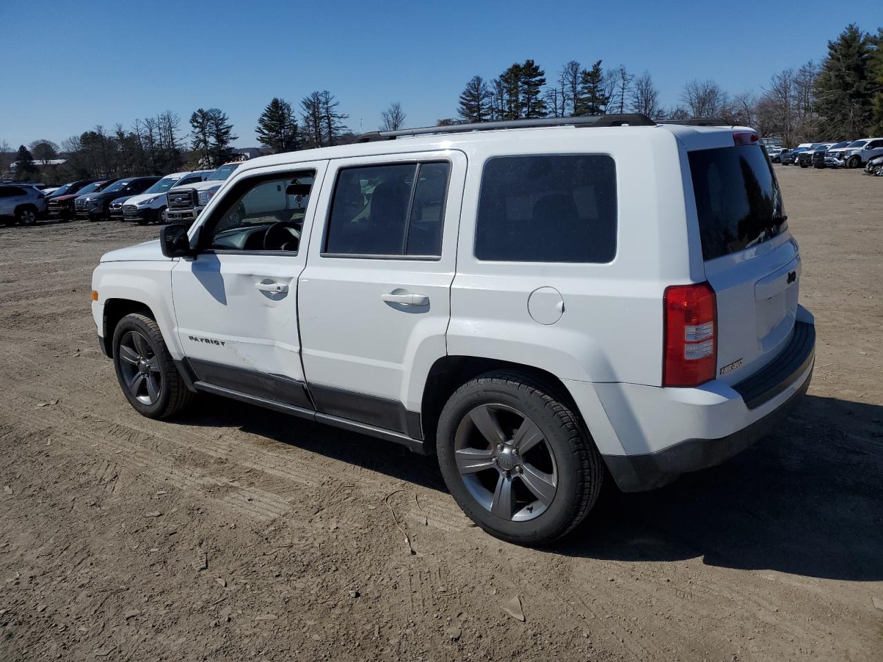 2014 Jeep Liberty (Patriot) - Image 2