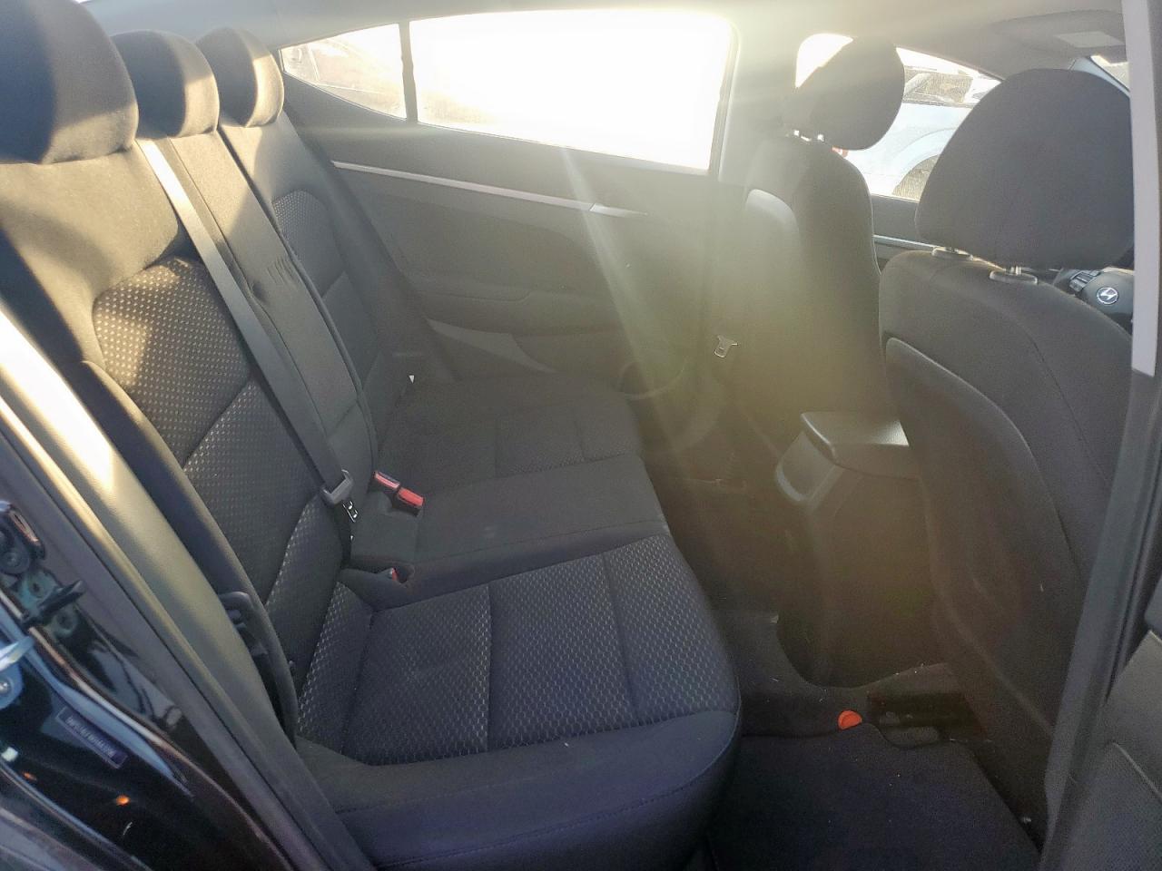 2019 Hyundai Elantra - Image 10
