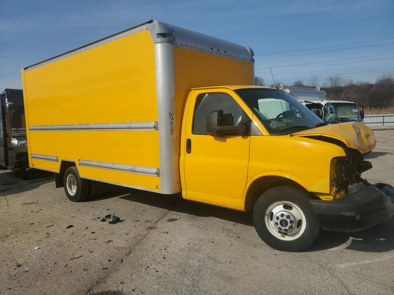 2016 GMC Savana - Image 4