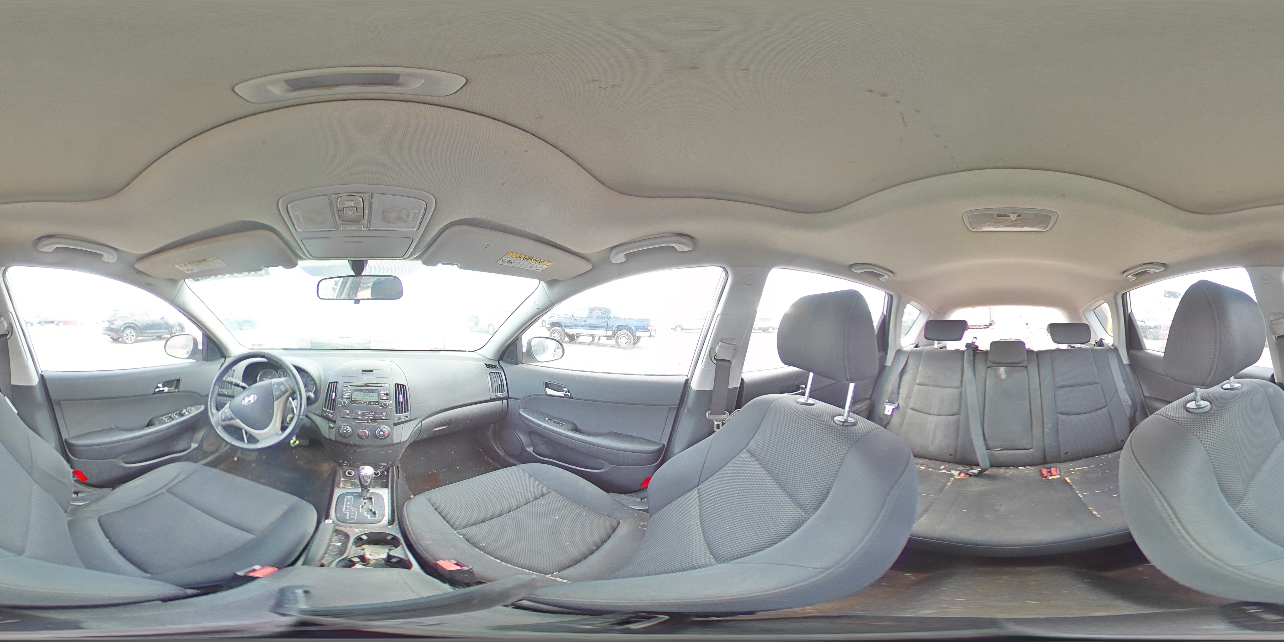 2010 Hyundai Elantra - Image 12
