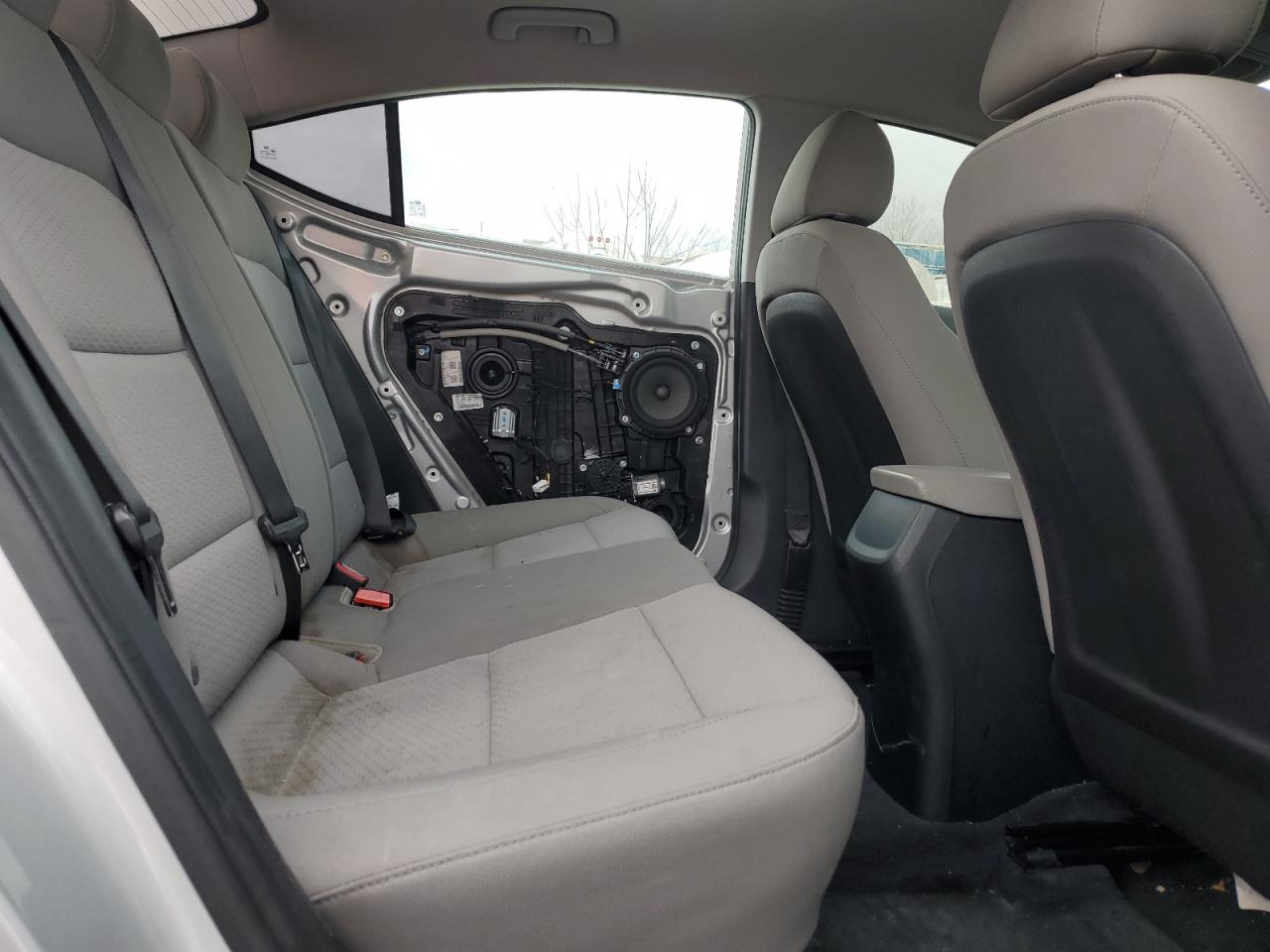 2019 Hyundai Elantra - Image 10