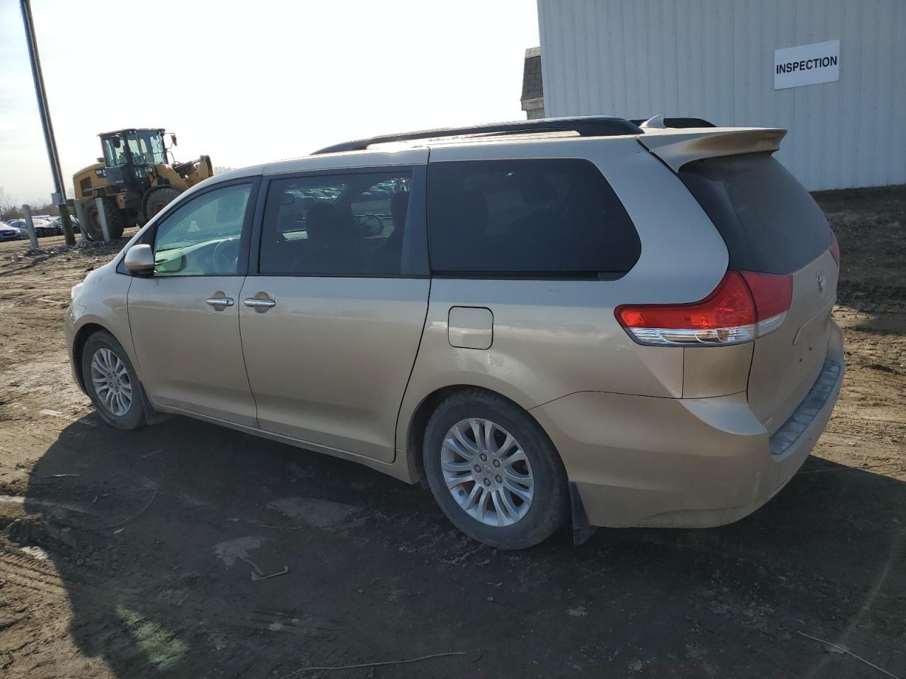 2012 Toyota Sienna - Image 2