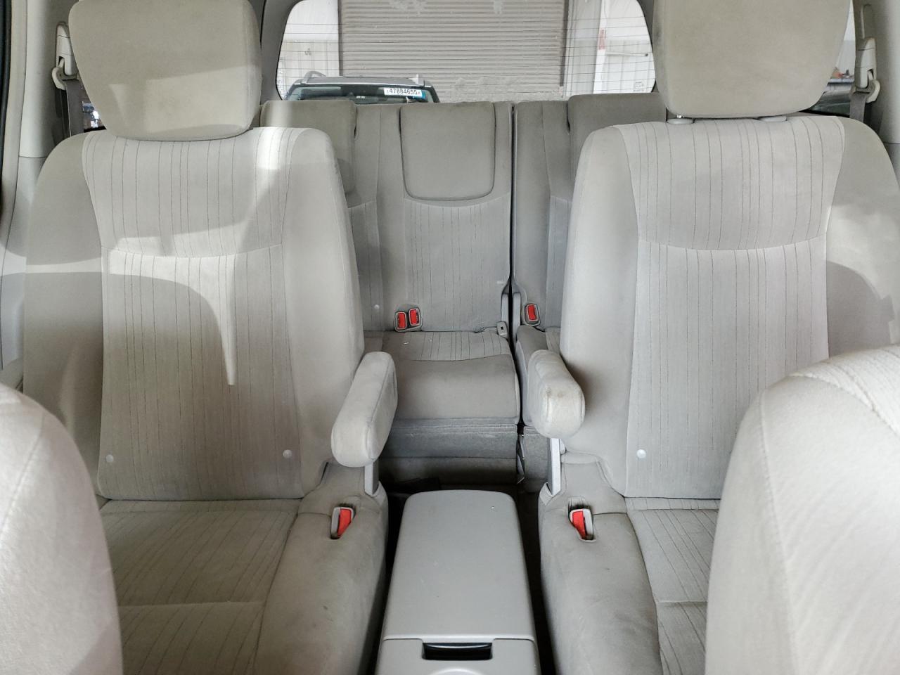 2014 Nissan Quest - Image 10