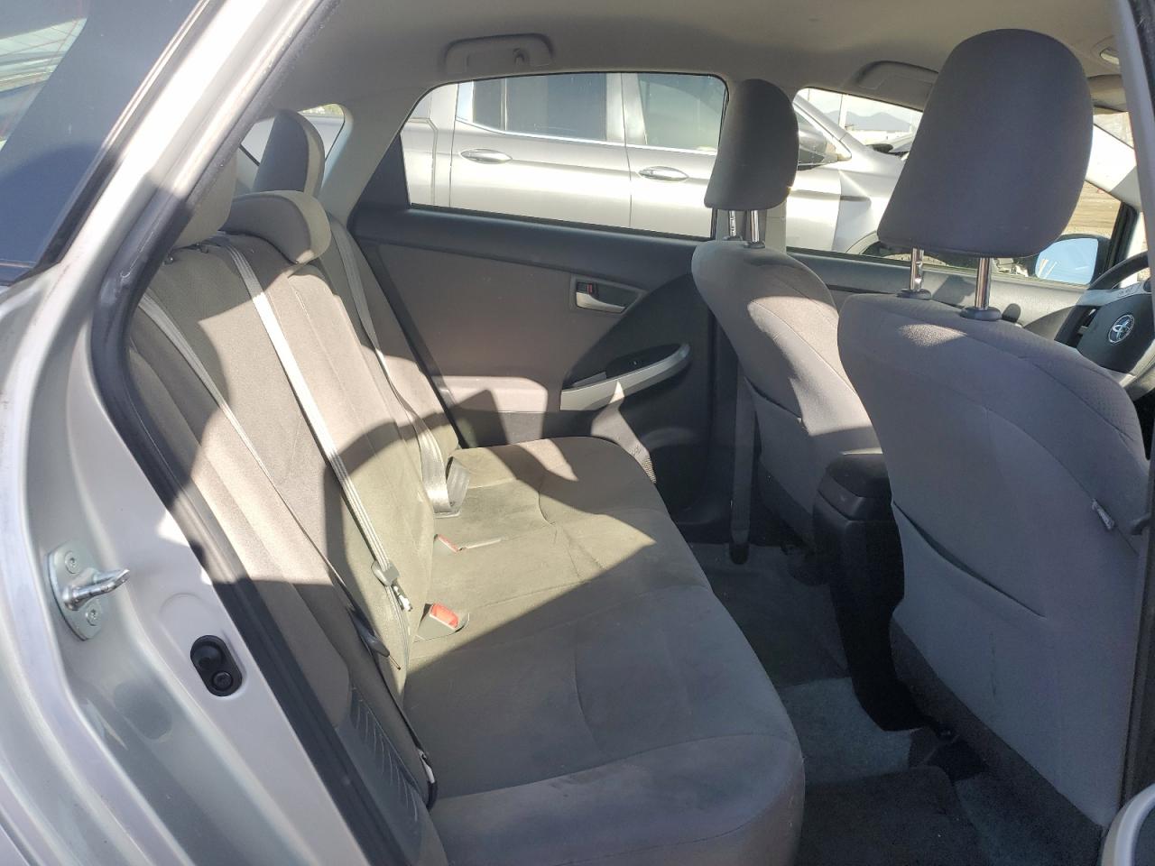 2015 Toyota Prius - Image 11