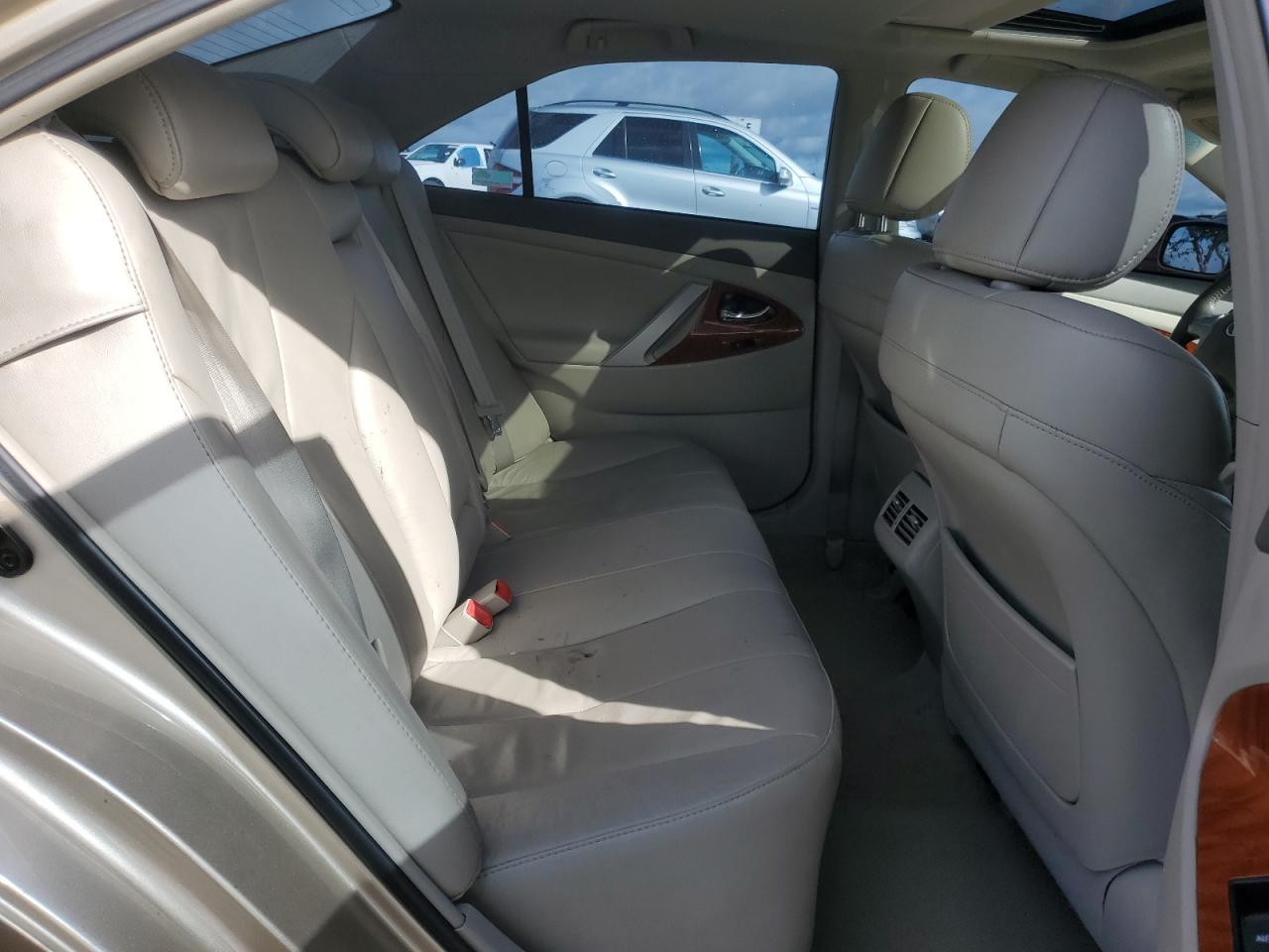 2011 Toyota Camry - Image 10