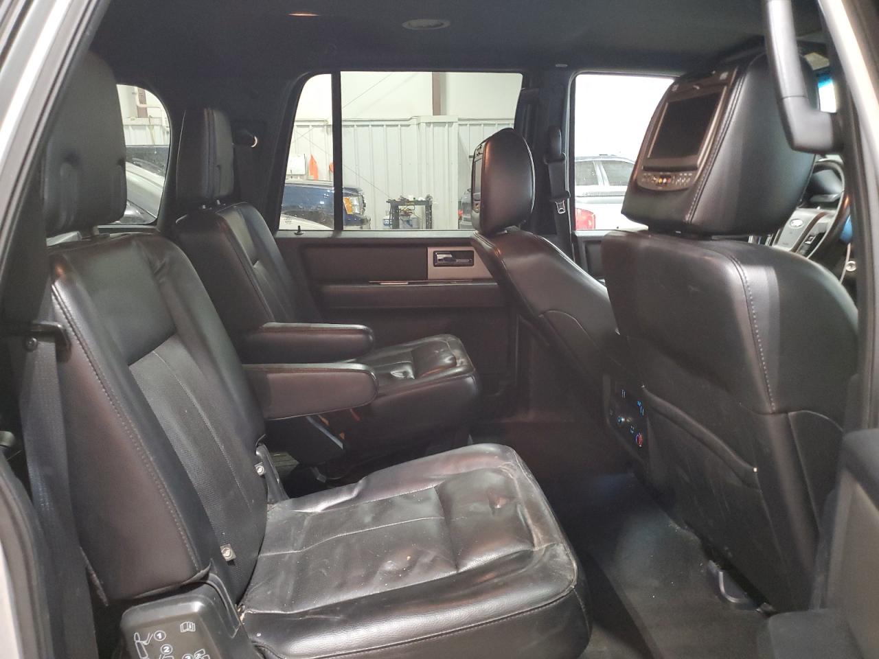 2015 Ford Expedition - Image 11