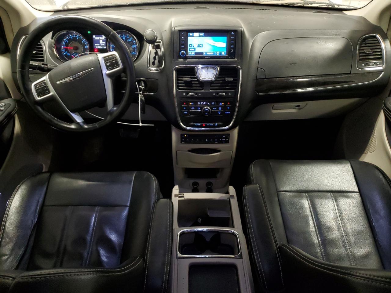2012 Chrysler Town & Country - Image 8
