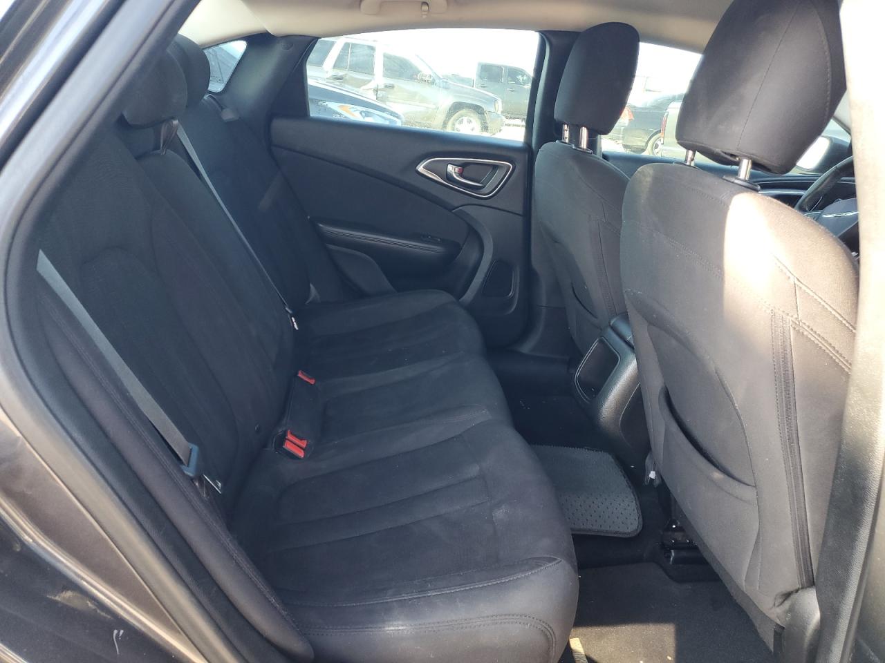 2015 Chrysler 200 - Image 10