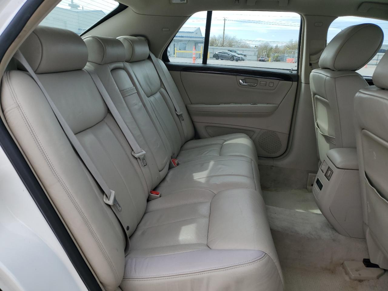 2009 Cadillac DTS - Image 11
