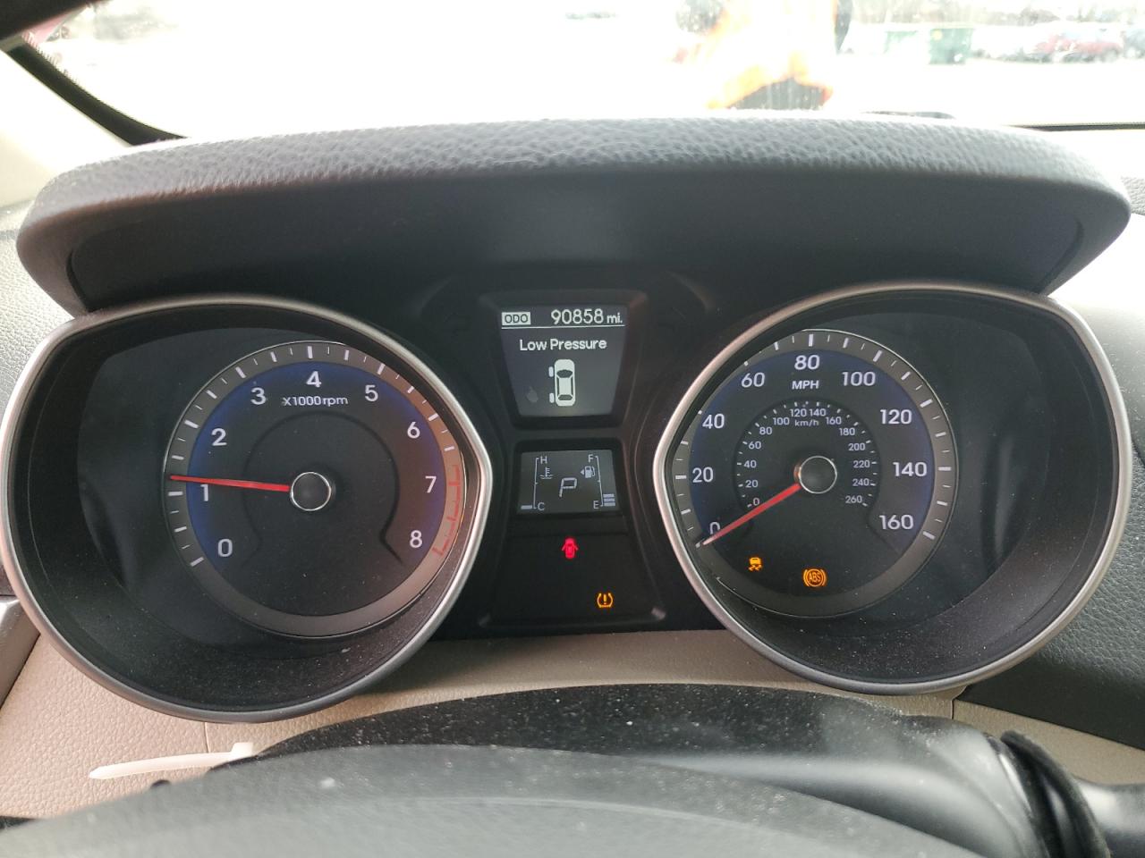 2016 Hyundai Elantra - Image 9