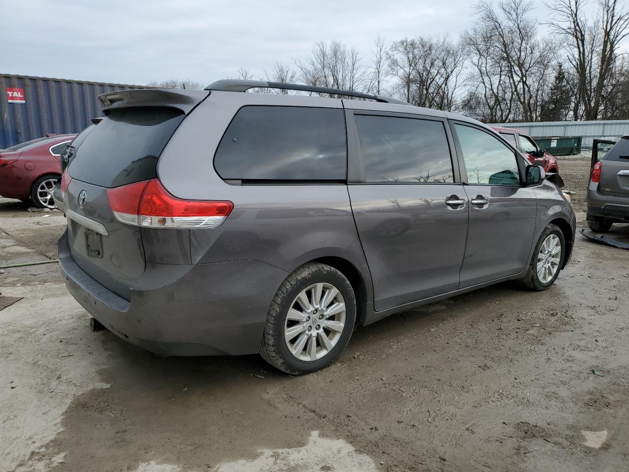 2011 Toyota Sienna - Image 3
