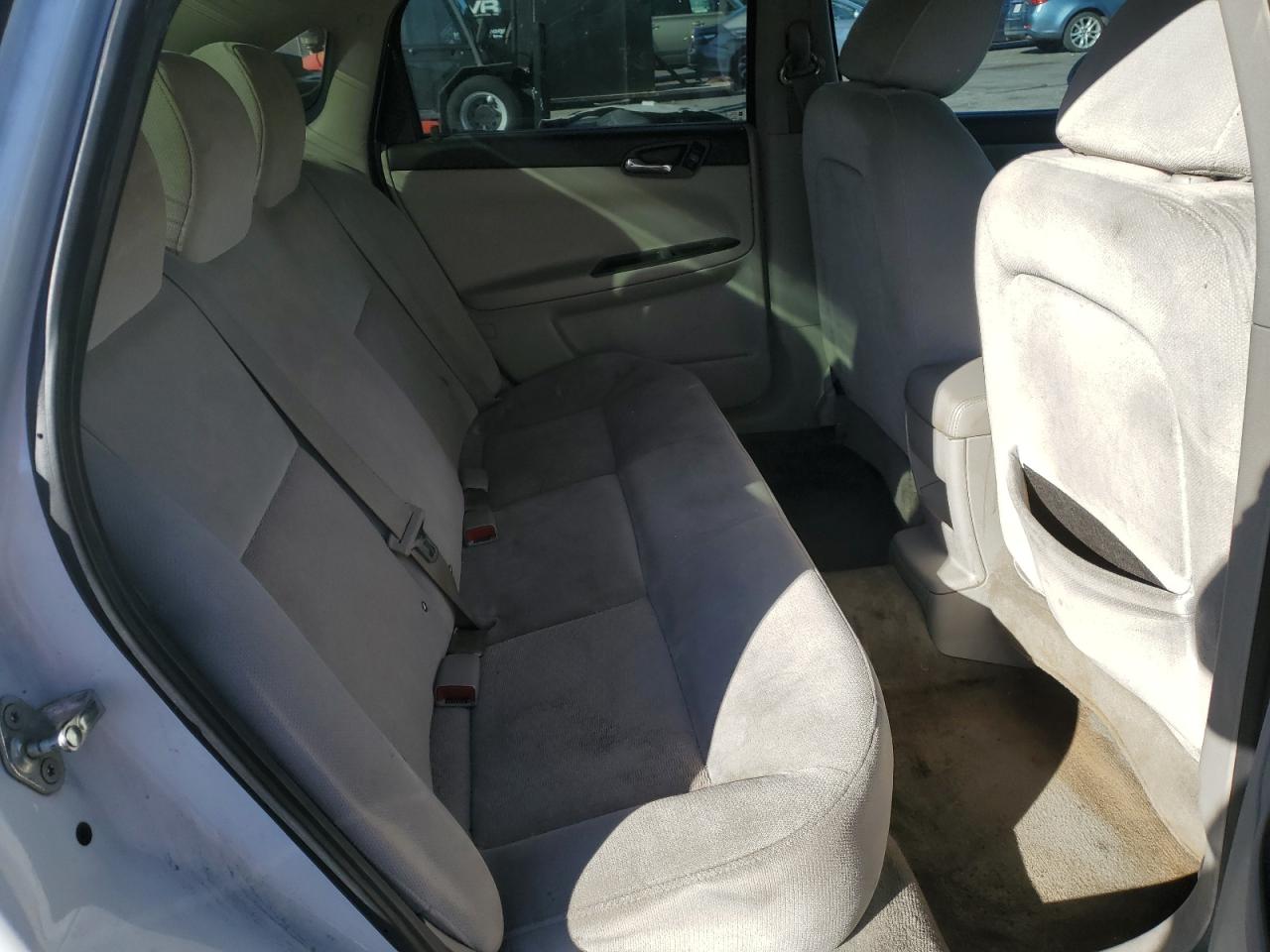 2011 Chevrolet Impala - Image 10