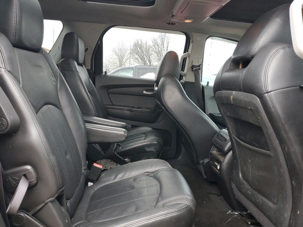 2011 GMC Acadia - Image 11