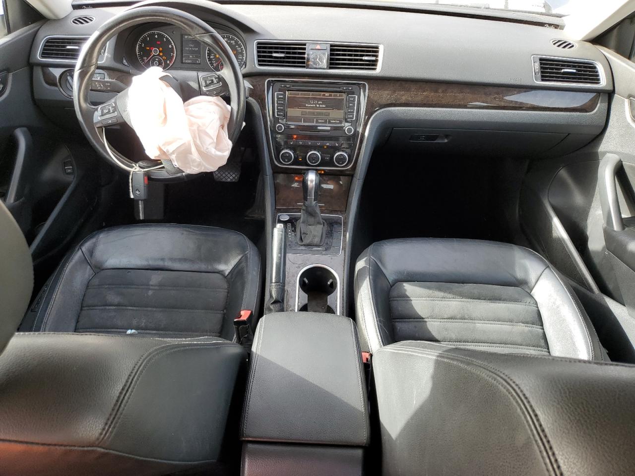 2014 Volkswagen Passat - Image 8