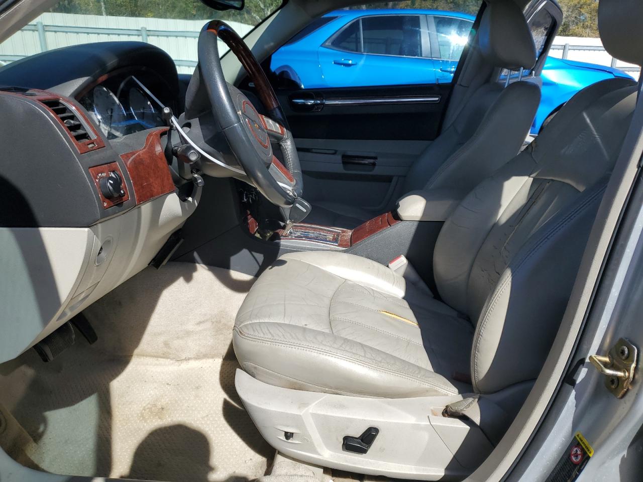2005 Chrysler 300 - Image 7