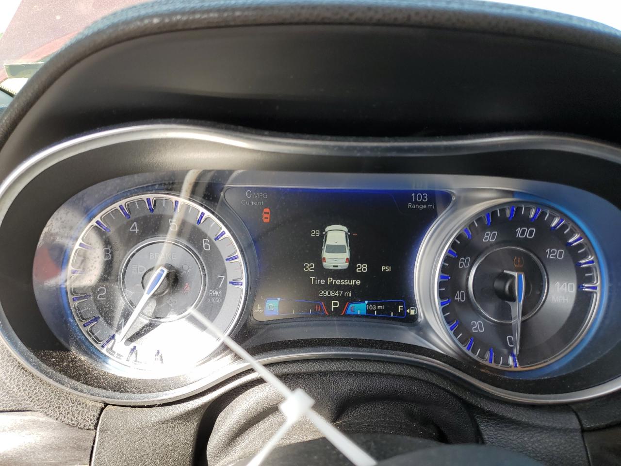 2016 Chrysler 300 - Image 9