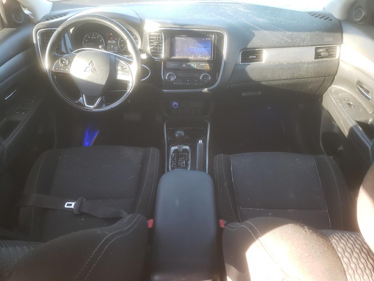 2017 Mitsubishi Outlander - Image 8