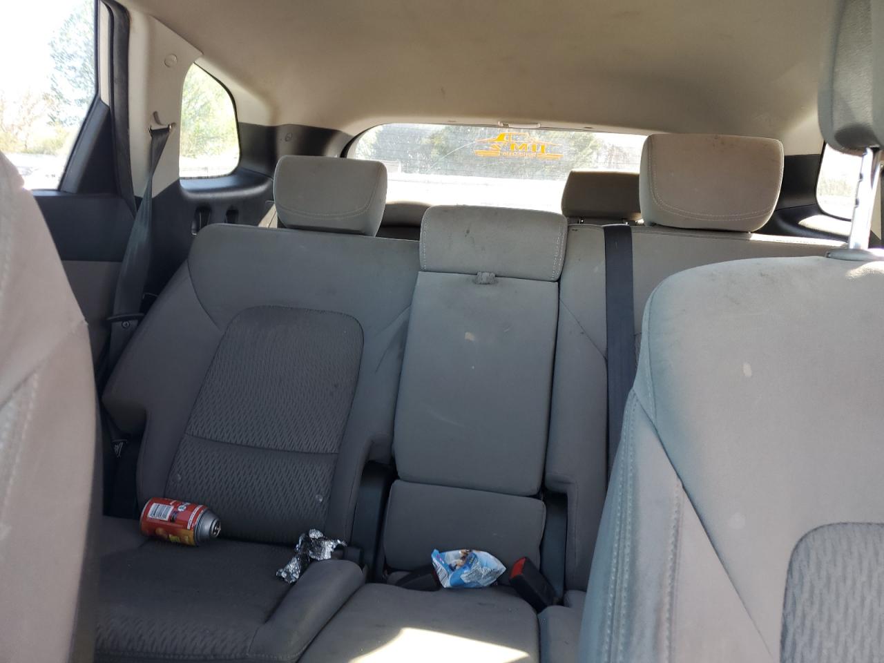 2016 Hyundai Santa Fe - Image 10
