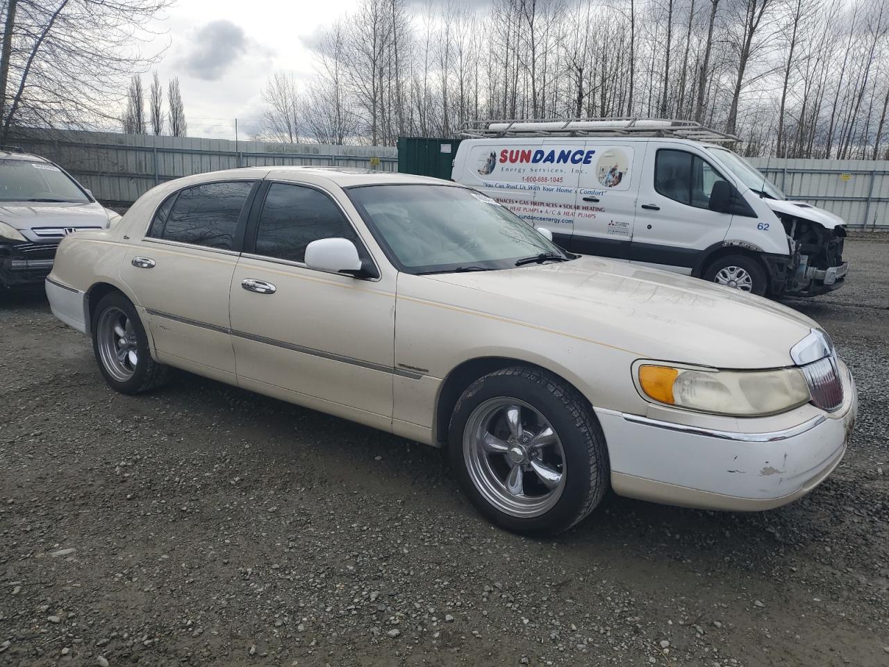 1999 Lincoln Town Car - Image 4