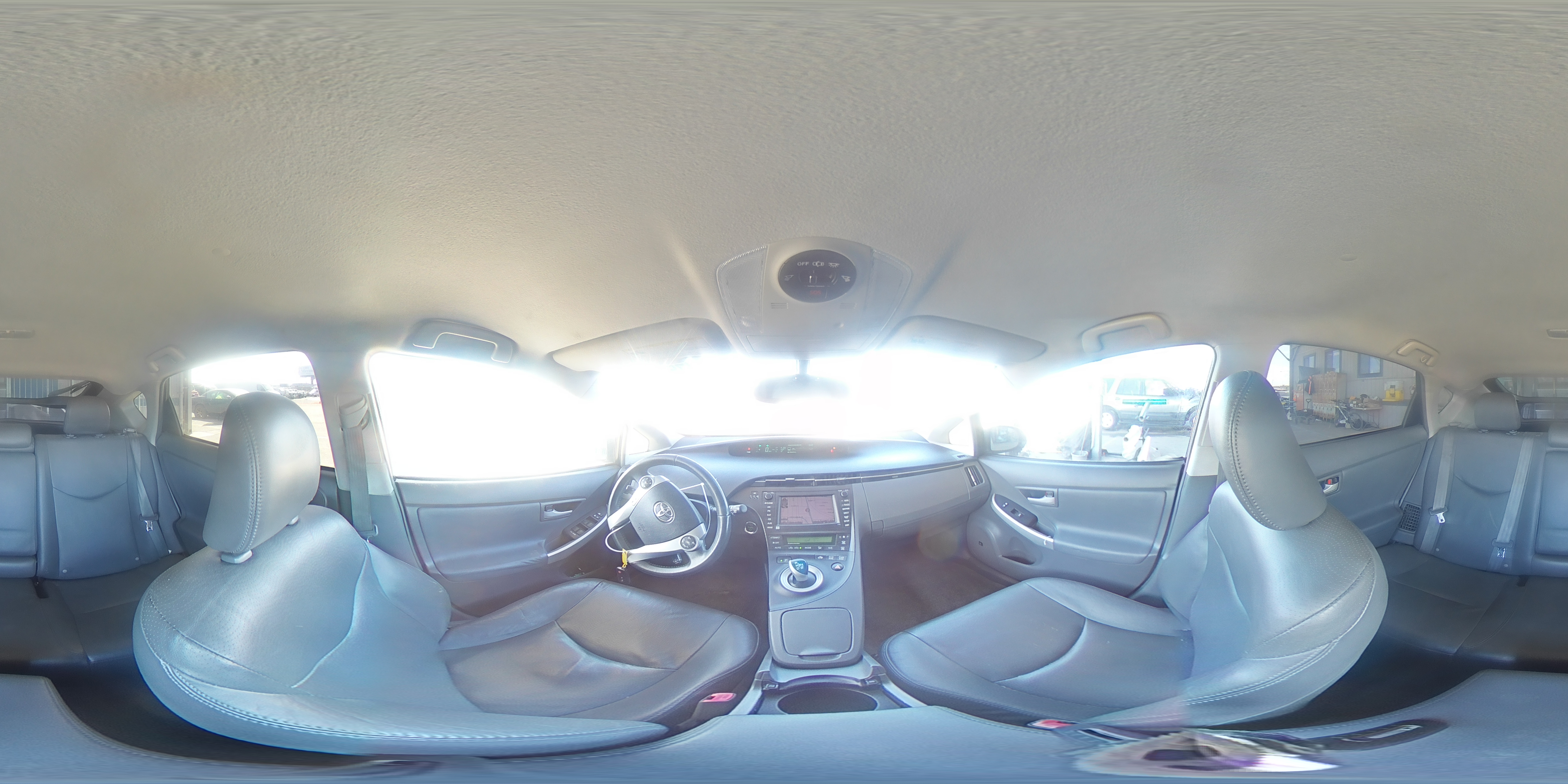 2011 Toyota Prius - Image 12