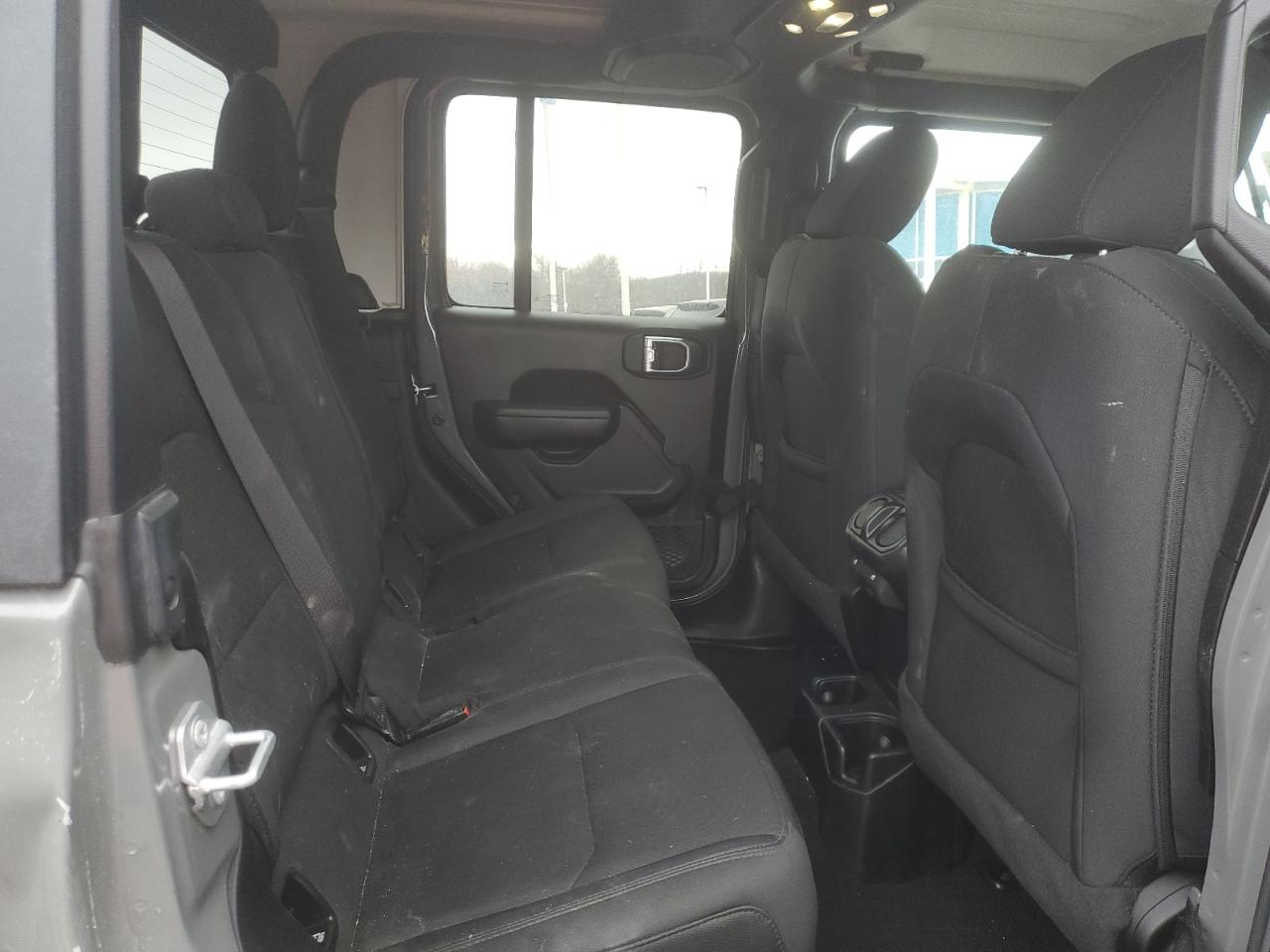 2021 Jeep Gladiator - Image 12