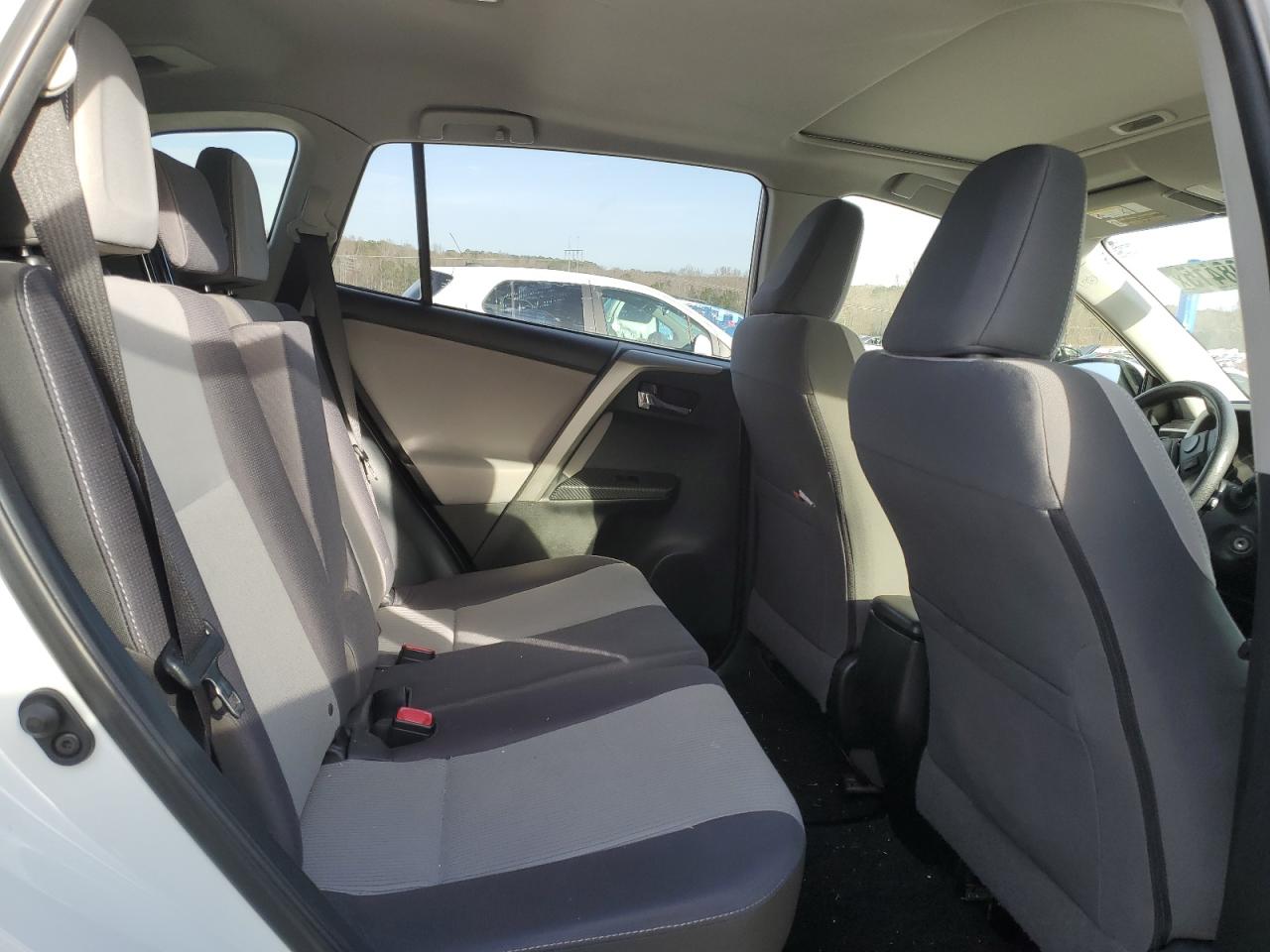 2015 Toyota RAV 4 - Image 12