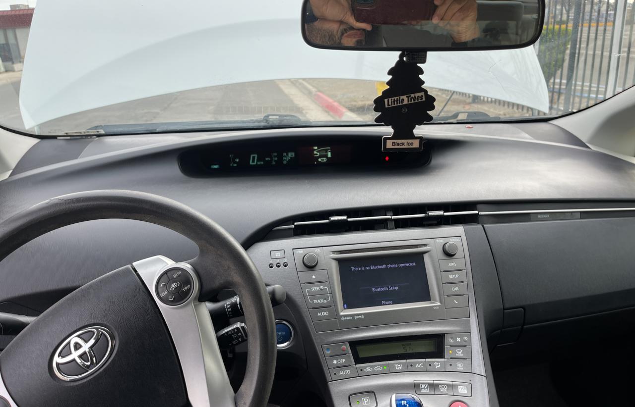 2013 Toyota Prius - Image 9