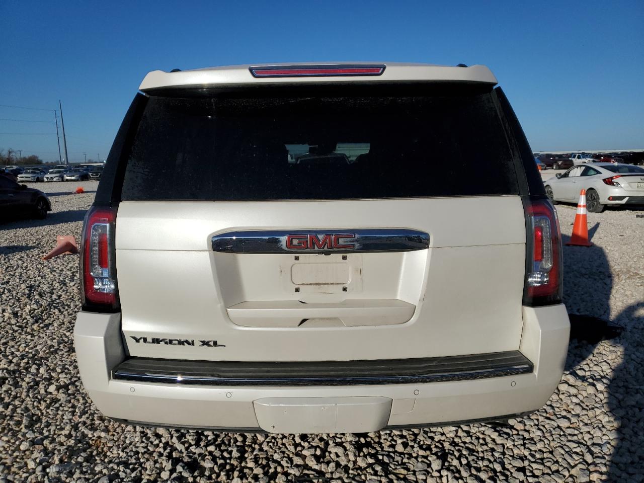 2015 GMC Yukon - Image 6