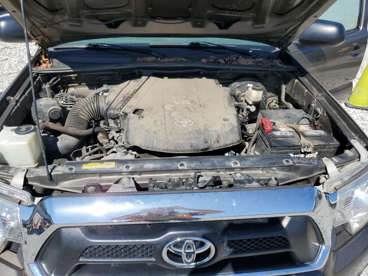 2015 Toyota Tacoma - Image 12