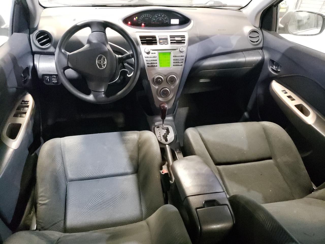 2010 Toyota Yaris - Image 8