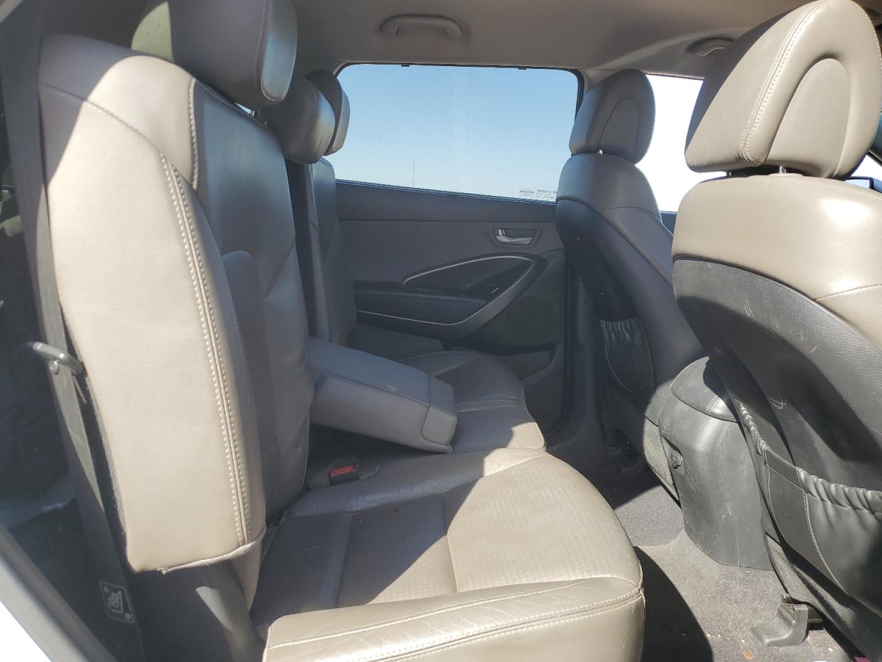 2014 Hyundai Santa Fe - Image 12