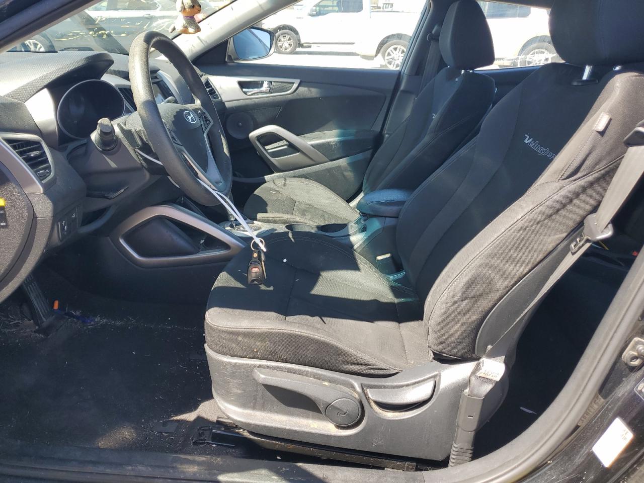 2016 Hyundai Veloster - Image 7