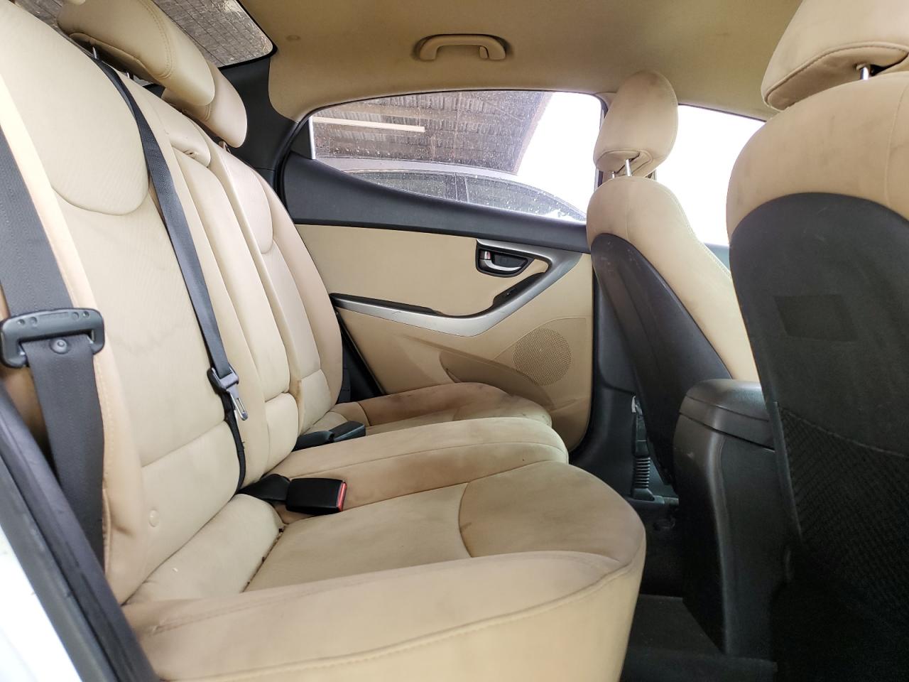 2013 Hyundai Elantra - Image 10