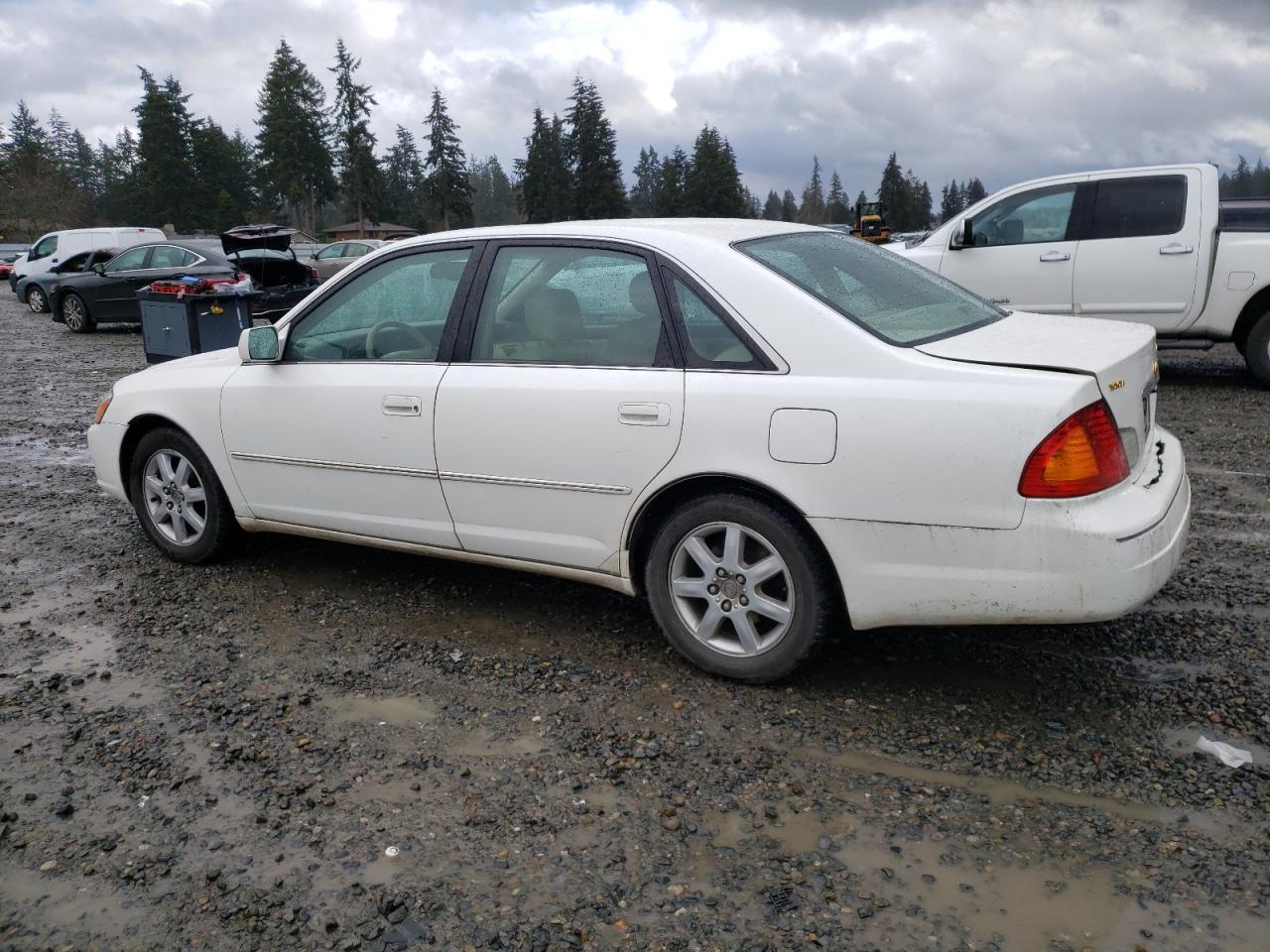 2000 Toyota Avalon - Image 2