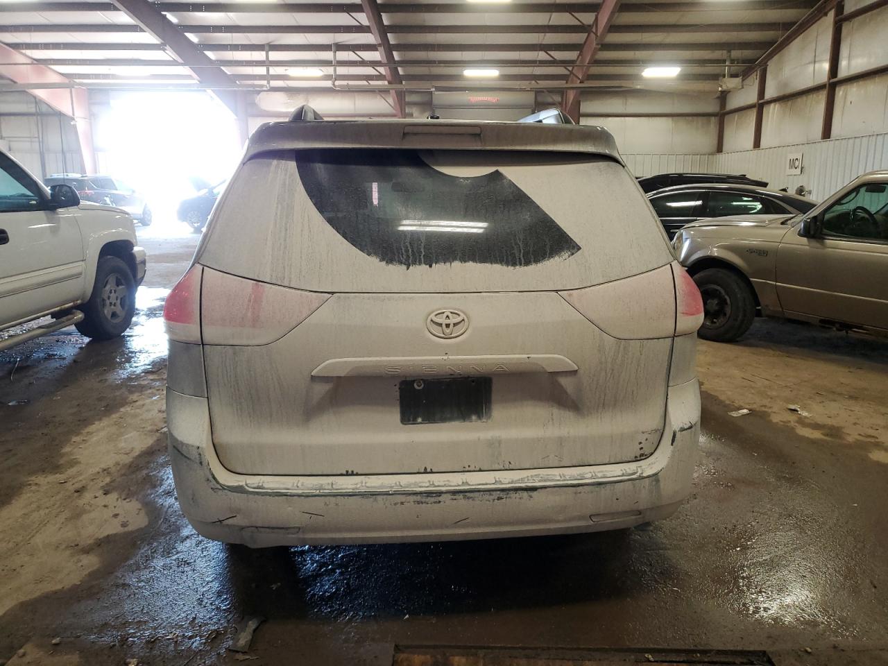2012 Toyota Sienna - Image 6