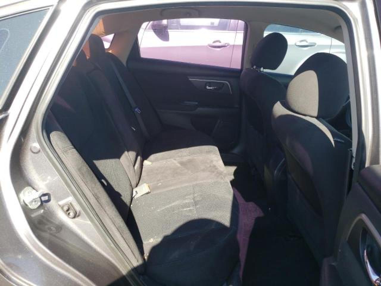 2015 Nissan Altima - Image 10