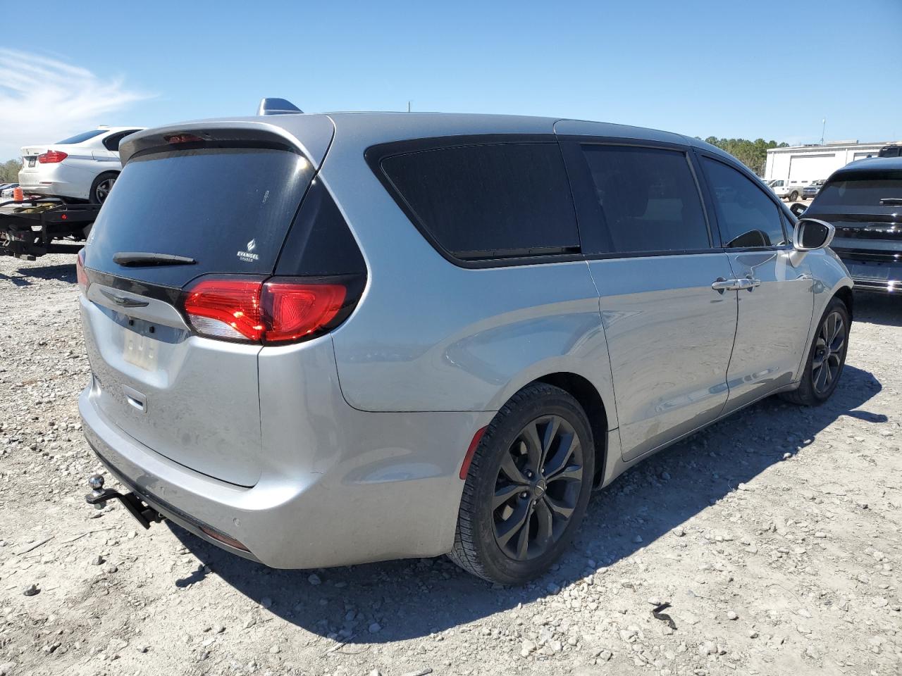 2018 Chrysler Pacifica - Image 3