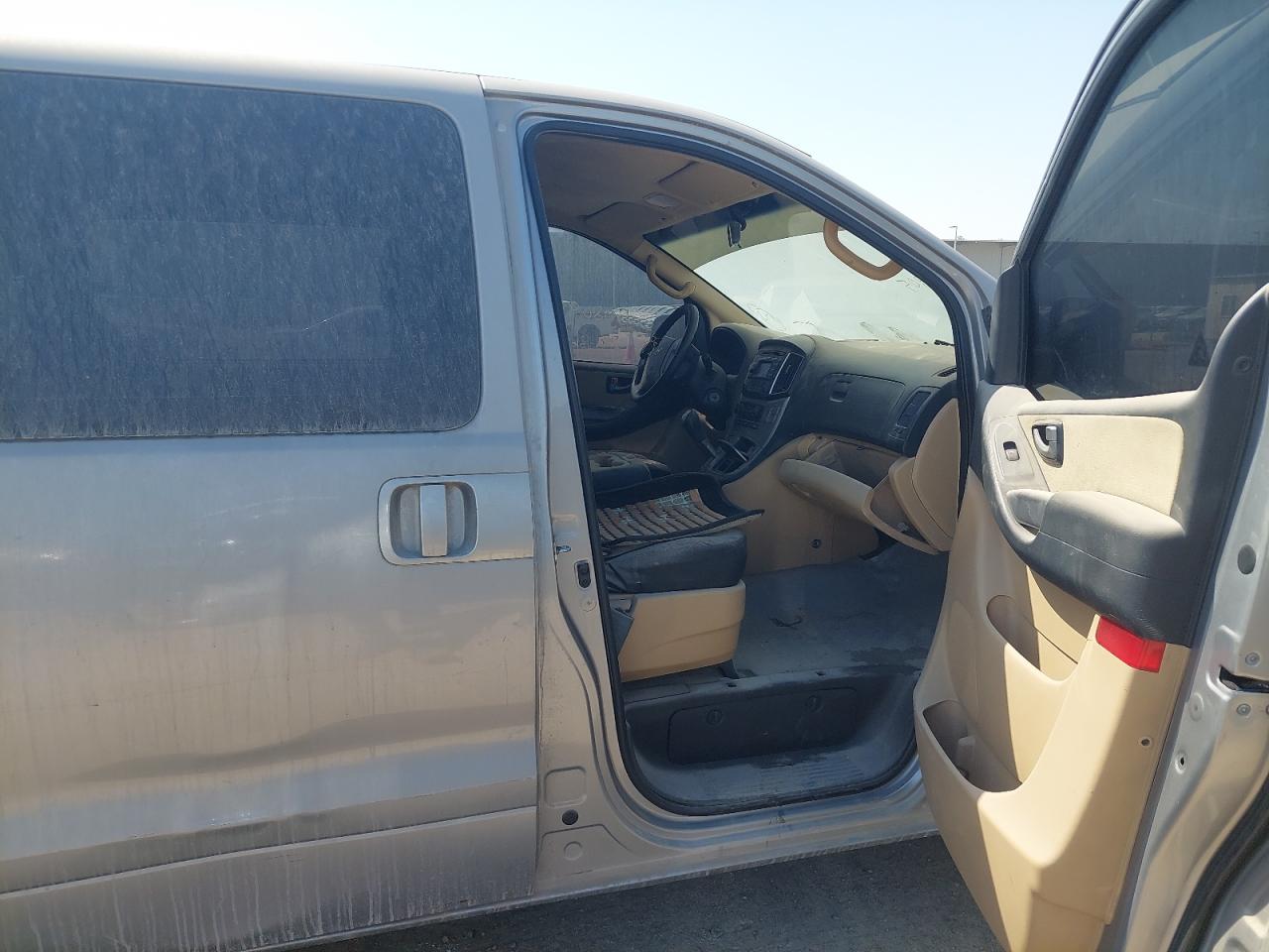 KMJWA37R4GU804568 - 2006 Hyundai H1 - #50849305