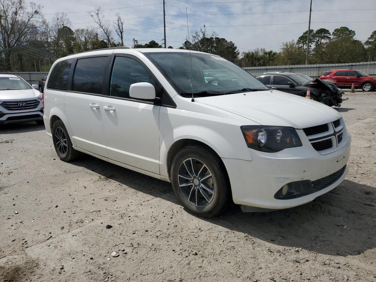 2018 Dodge Caravan - Image 4