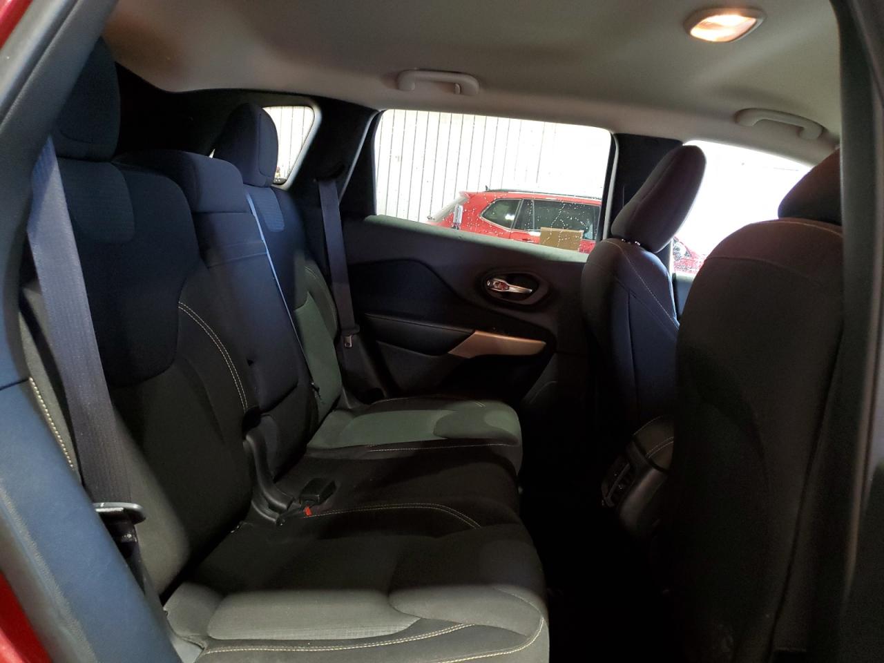 2017 Jeep Grand Cherokee - Image 11